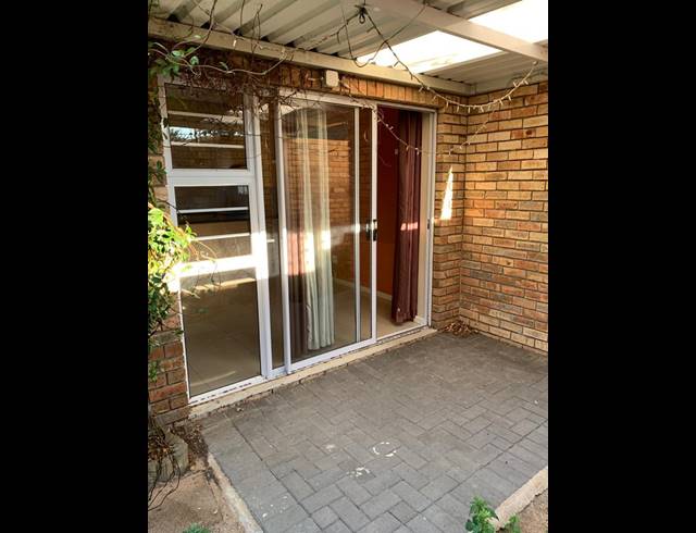 2 BEDROOM TOWNHOUSE RENTED IN SOUTH END